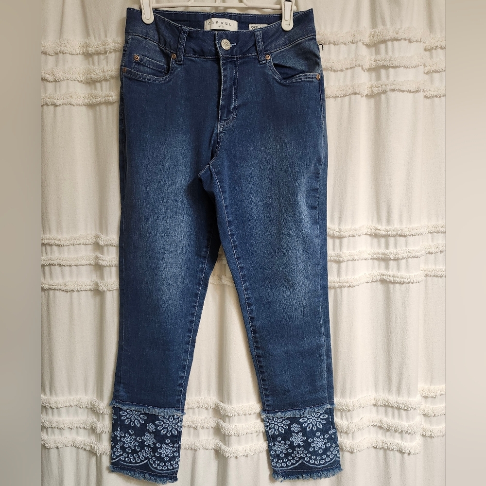 BNWT Carreli Jeans with Lace Detail. Size 27